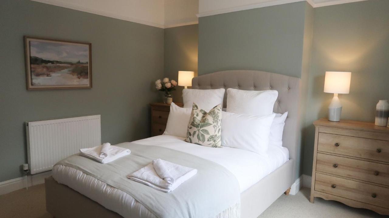 Luxury Living Outside The City Walls - Sleeps Six! Честър Екстериор снимка