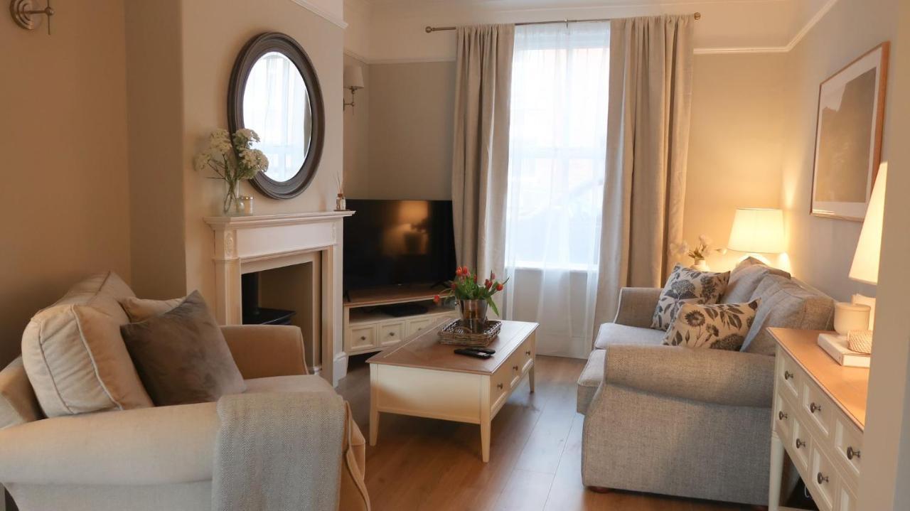 Luxury Living Outside The City Walls - Sleeps Six! Честър Екстериор снимка