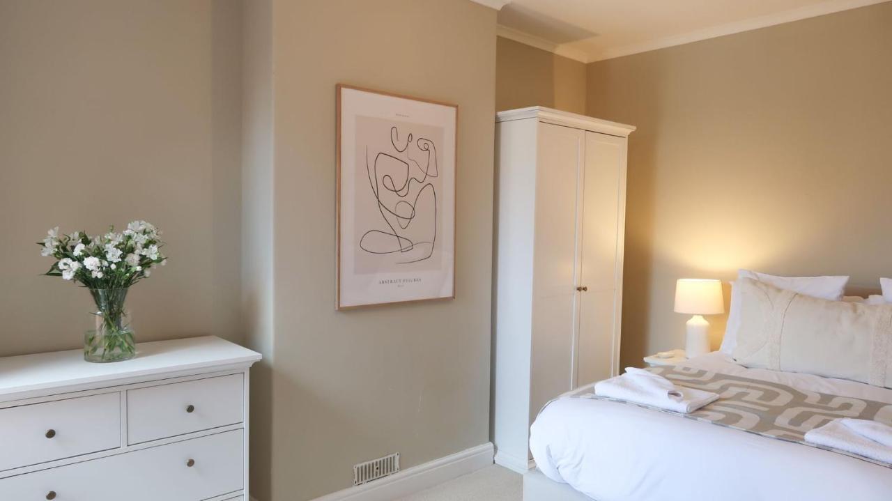 Luxury Living Outside The City Walls - Sleeps Six! Честър Екстериор снимка
