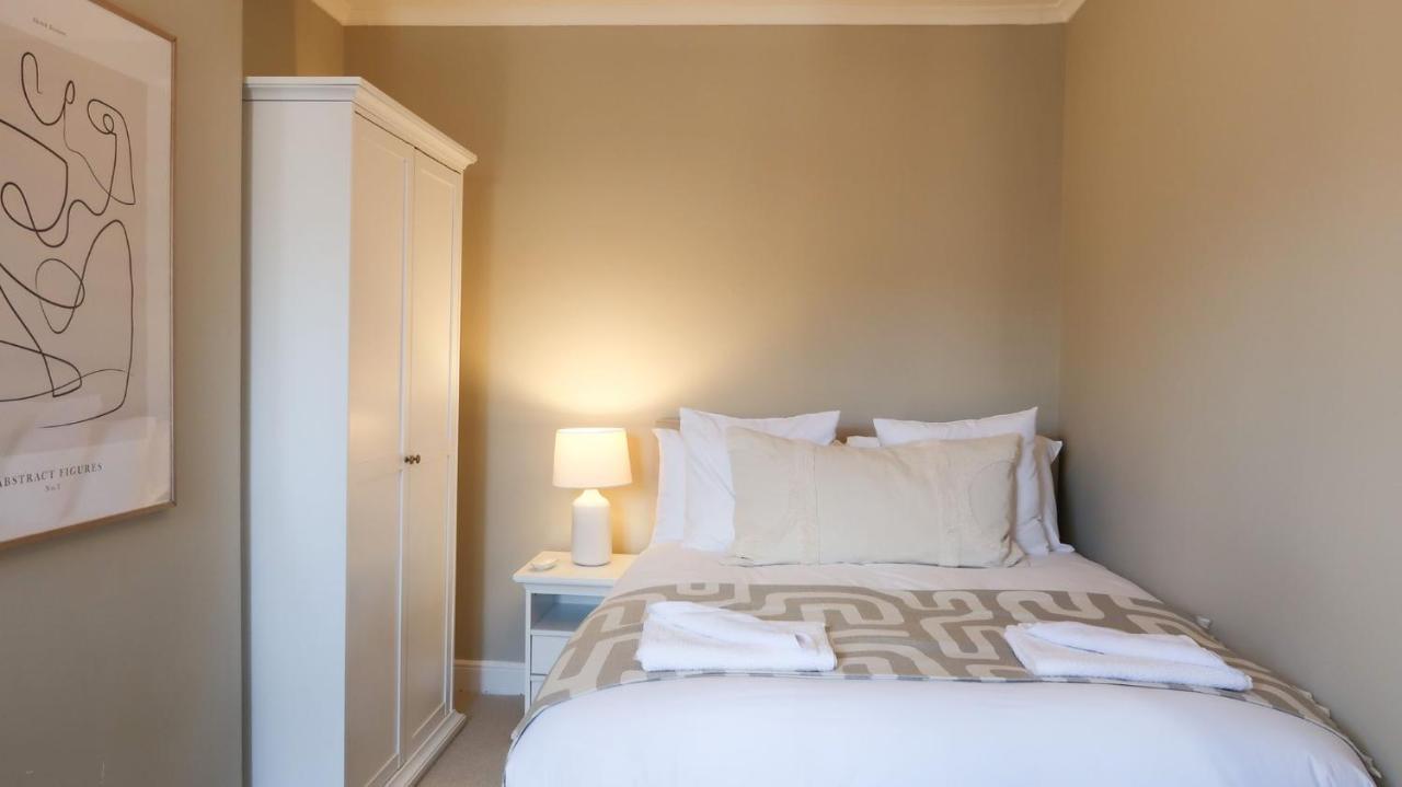 Luxury Living Outside The City Walls - Sleeps Six! Честър Екстериор снимка
