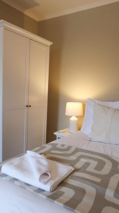 Luxury Living Outside The City Walls - Sleeps Six! Честър Екстериор снимка