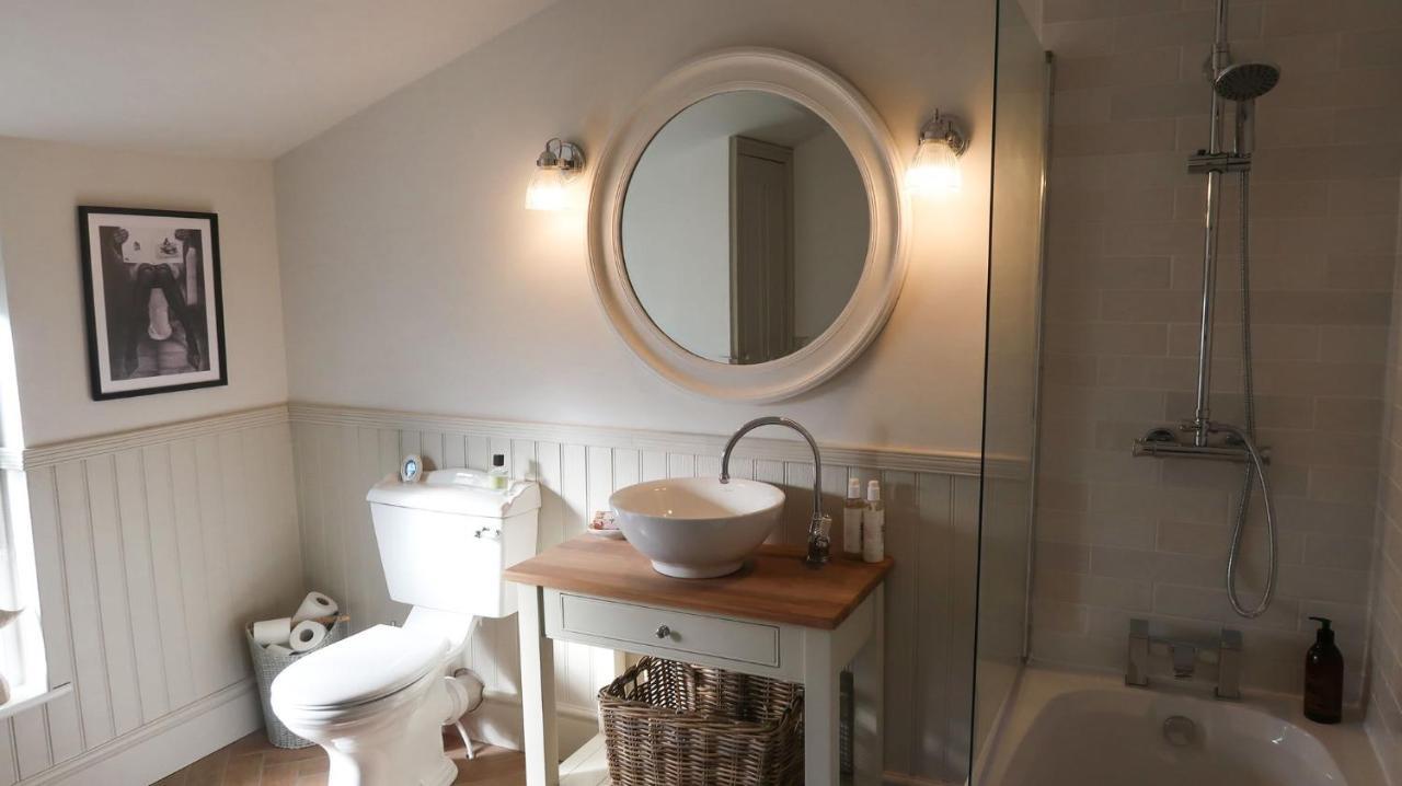 Luxury Living Outside The City Walls - Sleeps Six! Честър Екстериор снимка