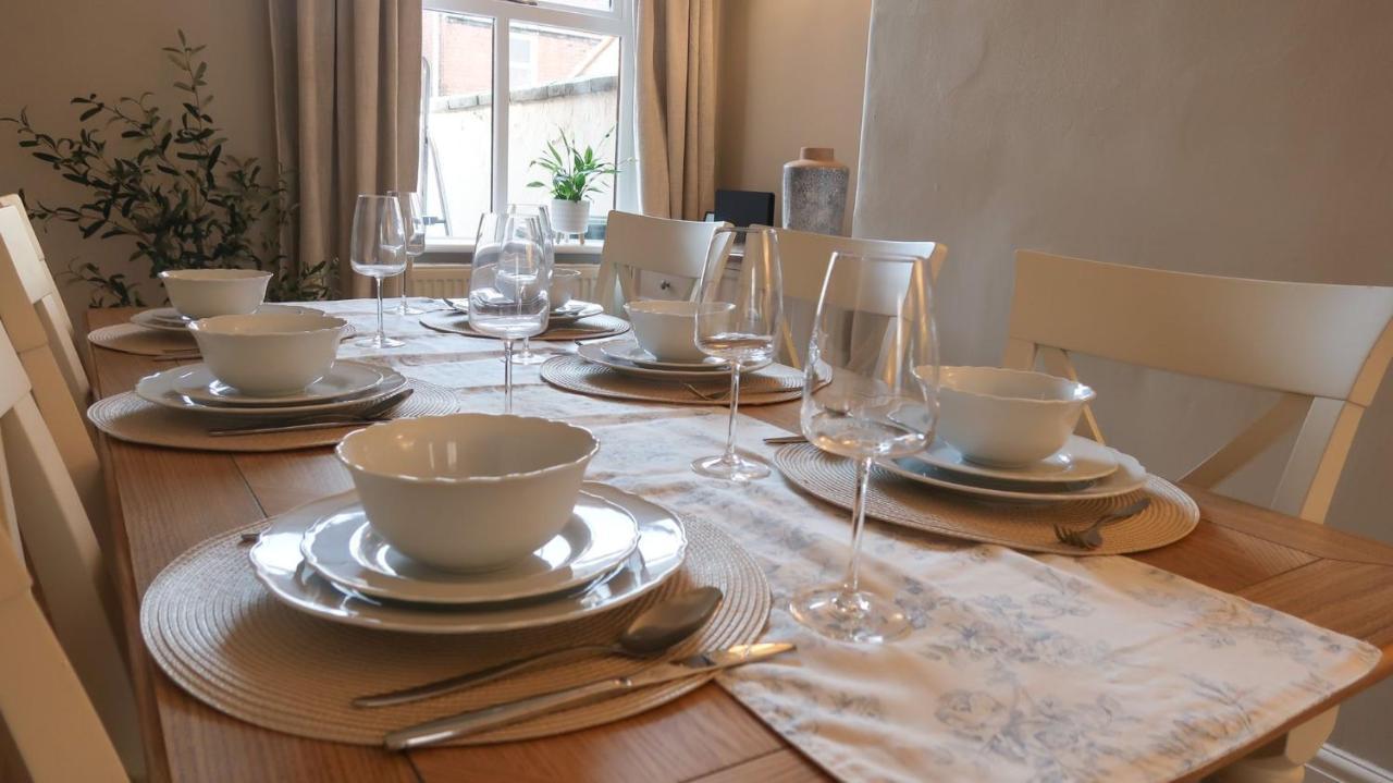 Luxury Living Outside The City Walls - Sleeps Six! Честър Екстериор снимка