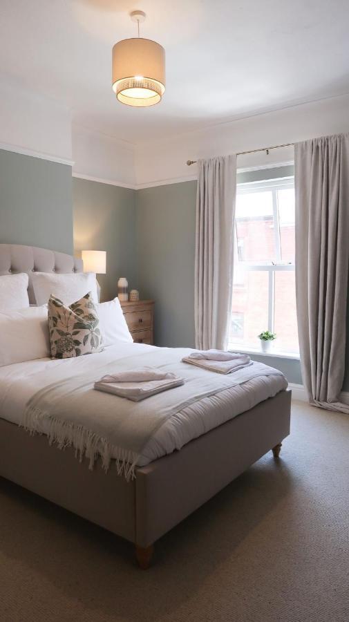 Luxury Living Outside The City Walls - Sleeps Six! Честър Екстериор снимка