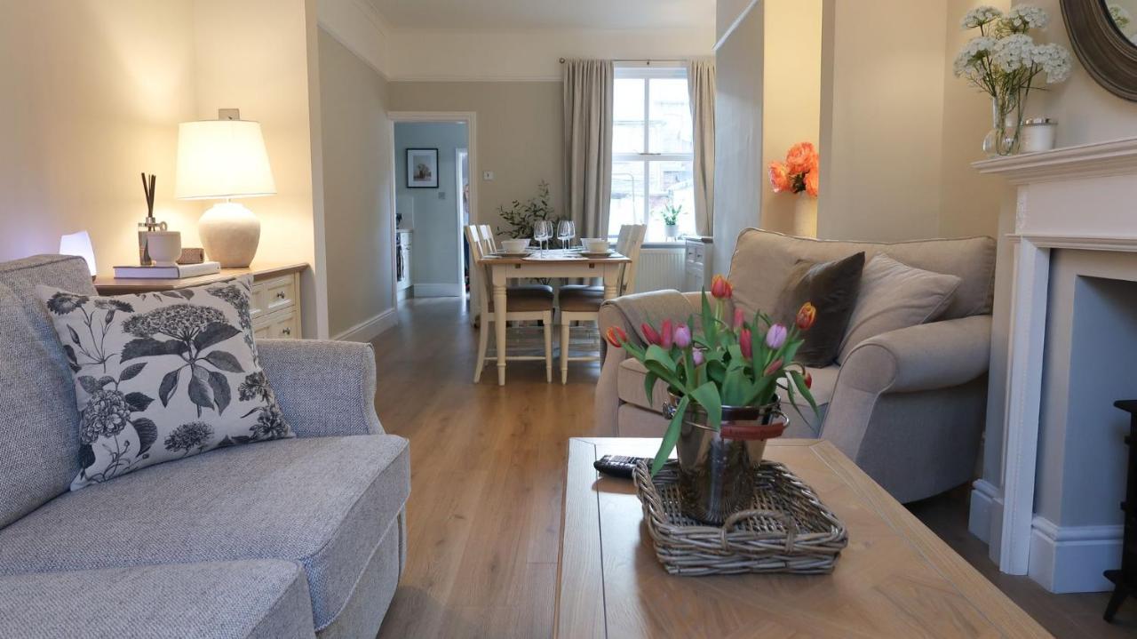 Luxury Living Outside The City Walls - Sleeps Six! Честър Екстериор снимка