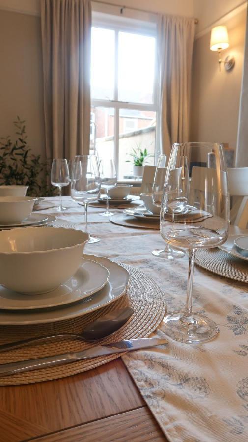 Luxury Living Outside The City Walls - Sleeps Six! Честър Екстериор снимка