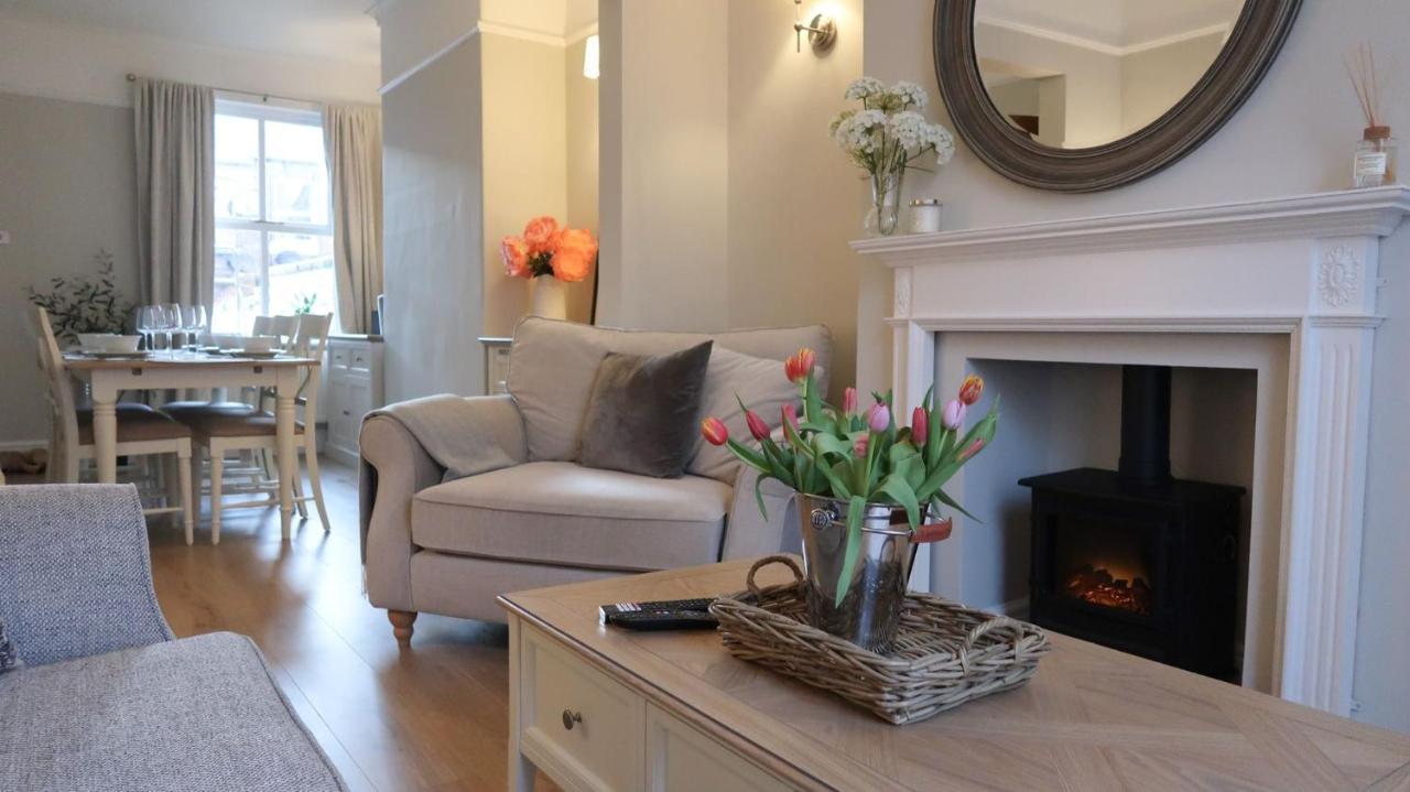 Luxury Living Outside The City Walls - Sleeps Six! Честър Екстериор снимка