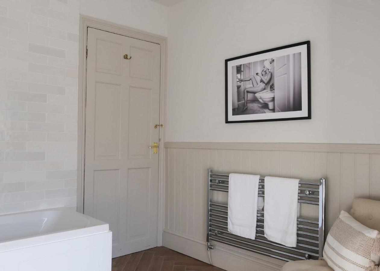 Luxury Living Outside The City Walls - Sleeps Six! Честър Екстериор снимка